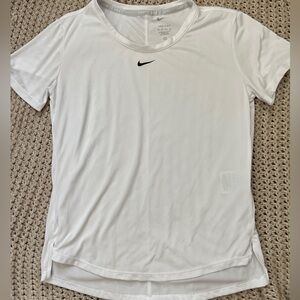 Nike One Classic Women's Dri-FIT Short-Sleeve Tees top Size XS